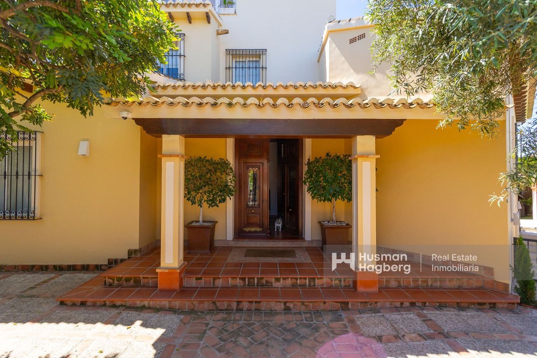 Villa in Torrevieja, Valencian Community, Spain 1 - 18064374