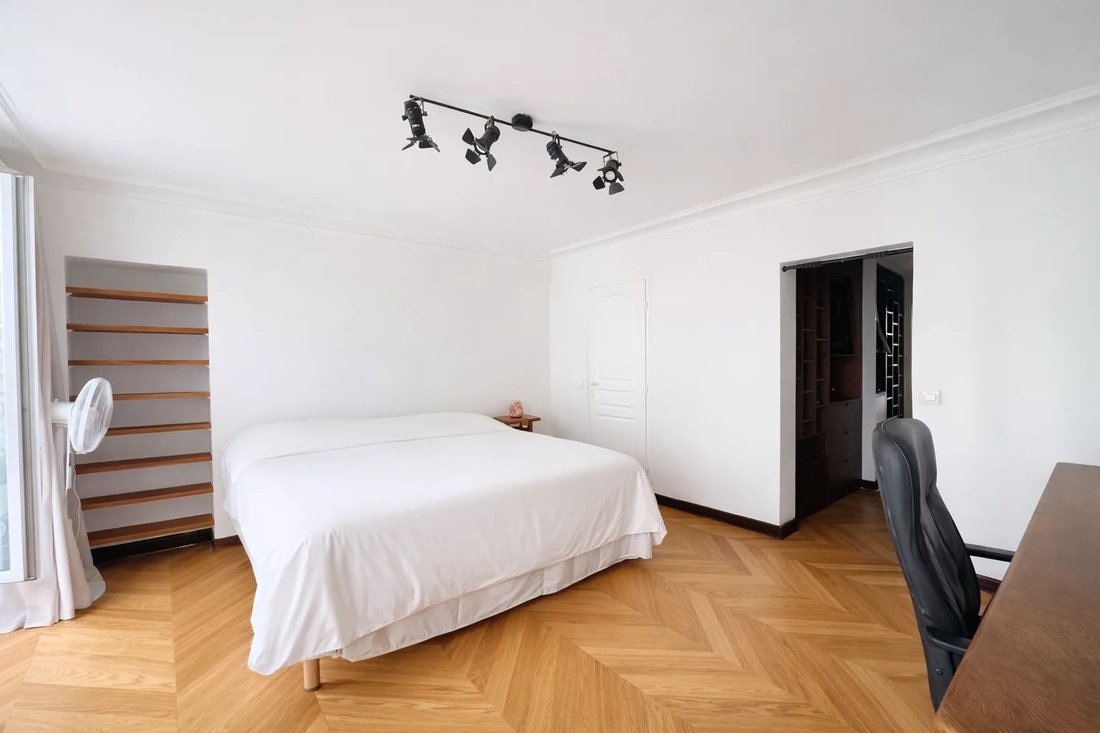 Apartment in Lorette-Martyrs, Paris 9e Arrondissement, Paris 5 - 18064390