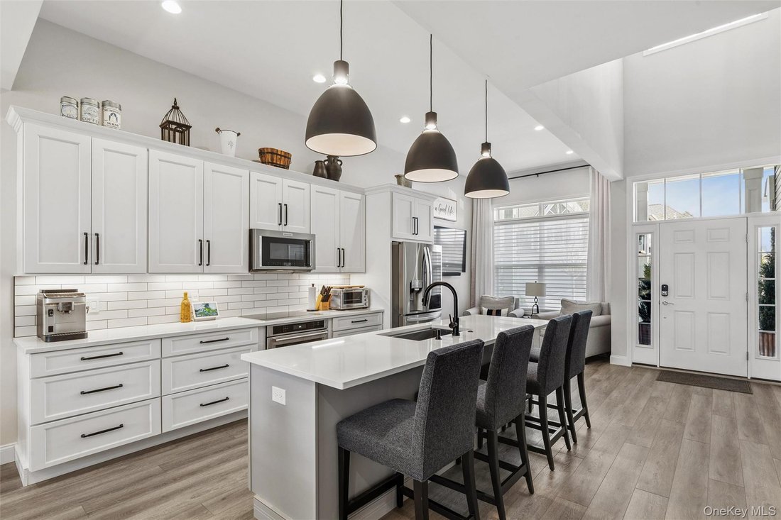 Condo in Yaphank, New York, United States 3 - 17717144