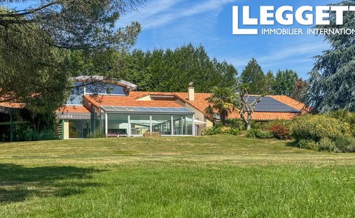House in Combrand, Nouvelle-Aquitaine, France 1