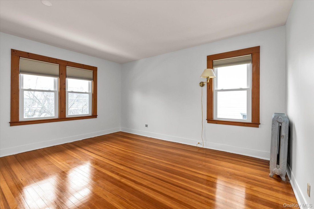 Lynbrook, New York, United States 1 - 18063876