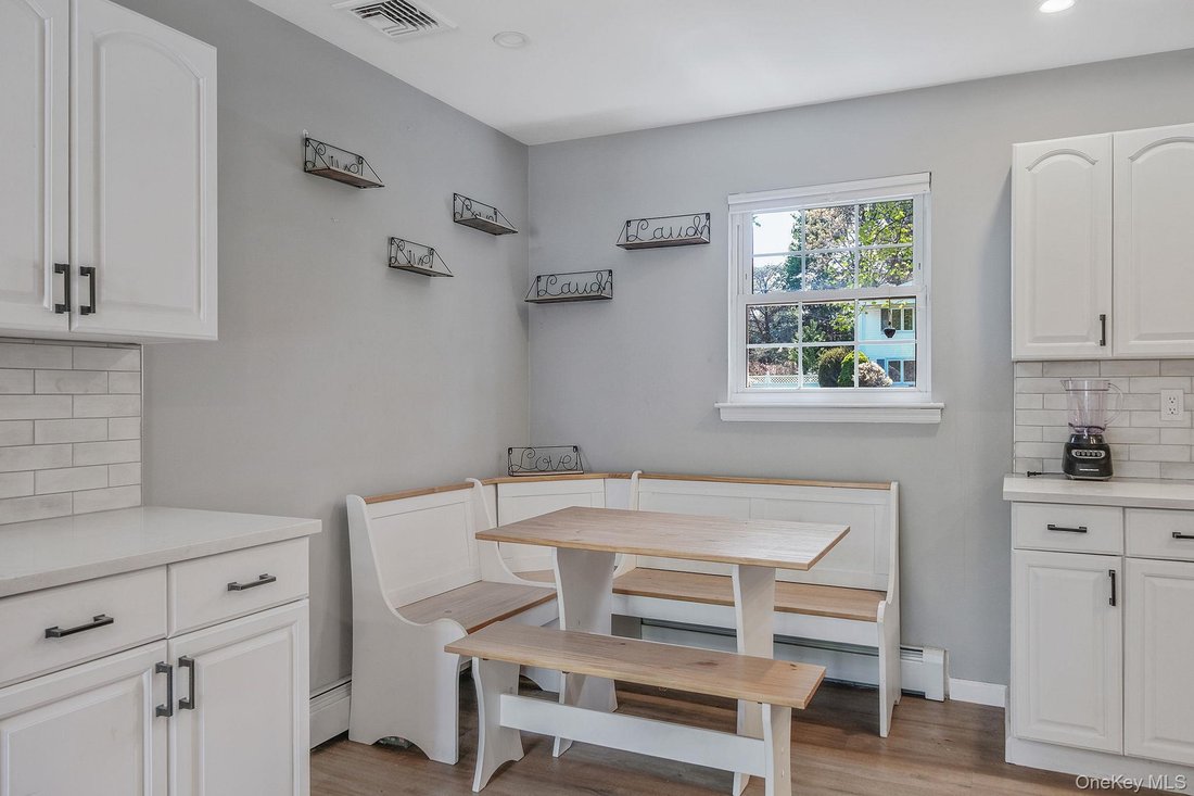 House in Port Jefferson Station, New York, United States 4 - 17872817