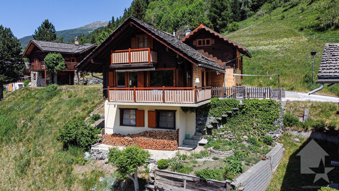 Pleasant Chalet On Three Levels With Panoramic View