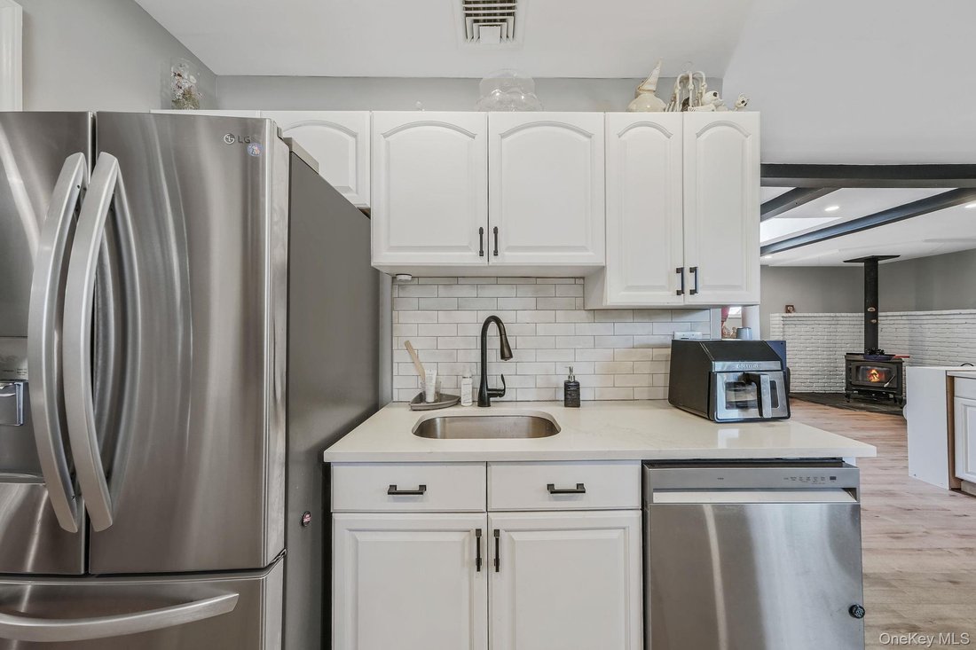 House in Port Jefferson Station, New York, United States 5 - 17872817