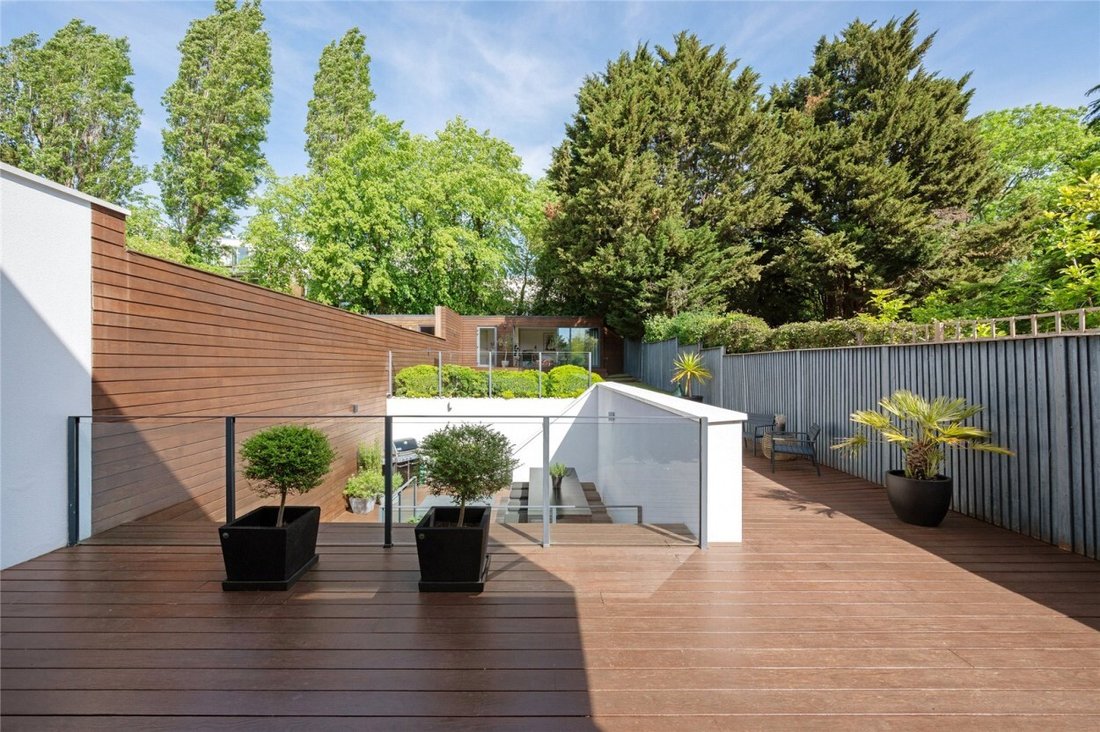 House in Holly Village, Haringey, England 5 - 18062780