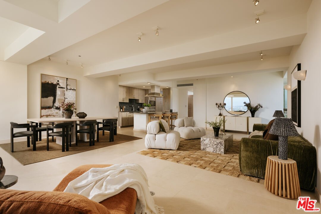 Condo in Los Angeles, California, United States 3 - 18061224