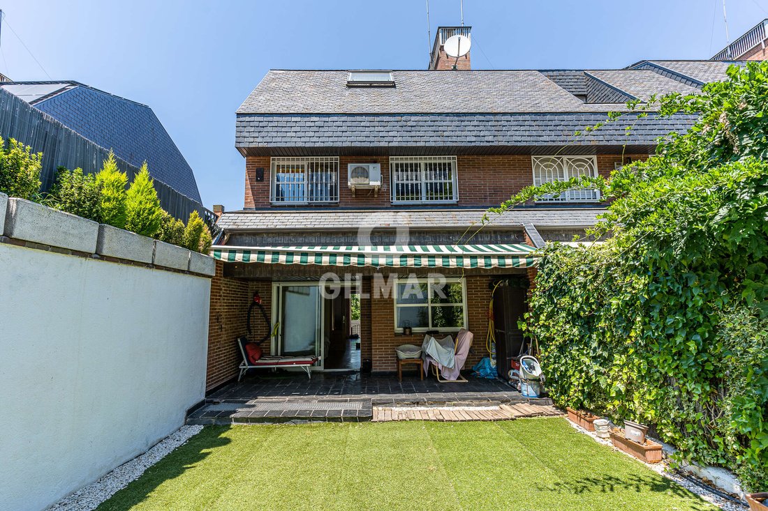 Townhouse in Fuencarral-El Pardo, Madrid, Spain 2 - 18062810