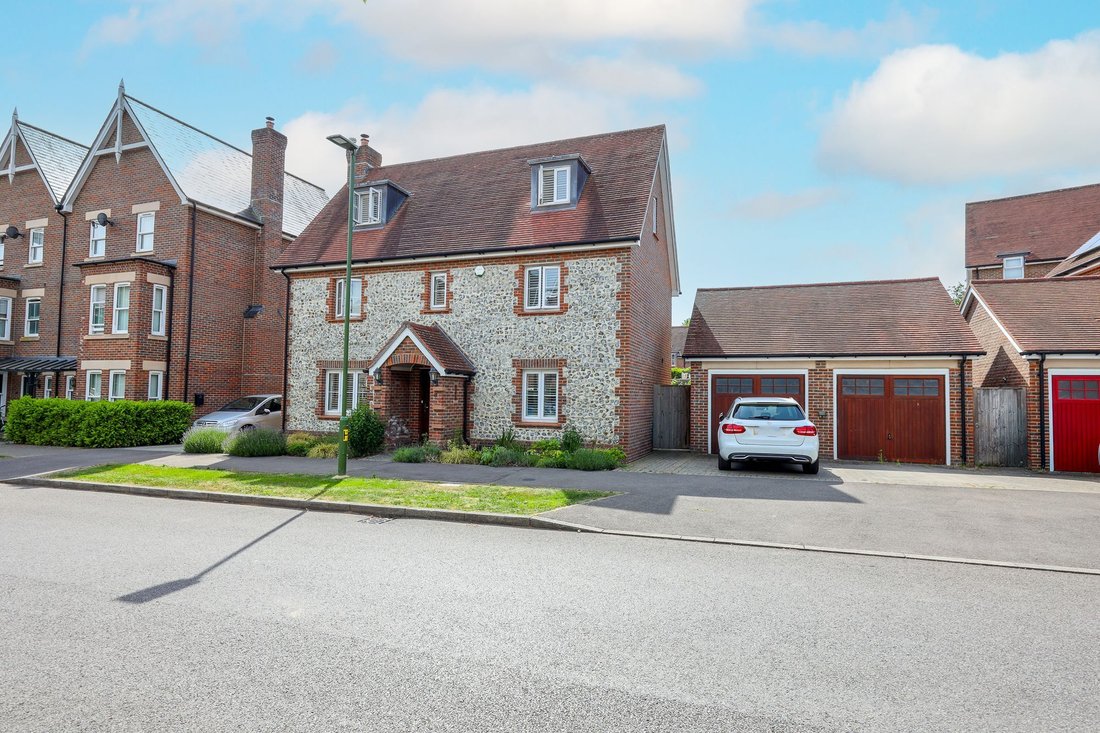House in Burgess Hill, England 1 - 18061133