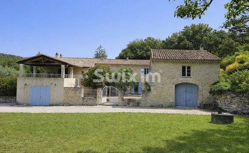 Country House in Grignan, Auvergne-Rhône-Alpes, France 1