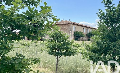 House in Saint-Julien, Provence-Alpes-Côte d'Azur, France 1