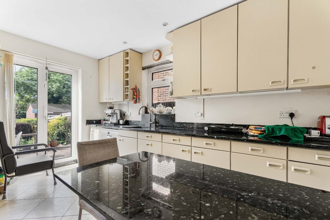 House in Great Stanmore, Harrow, England 4 - 18062877
