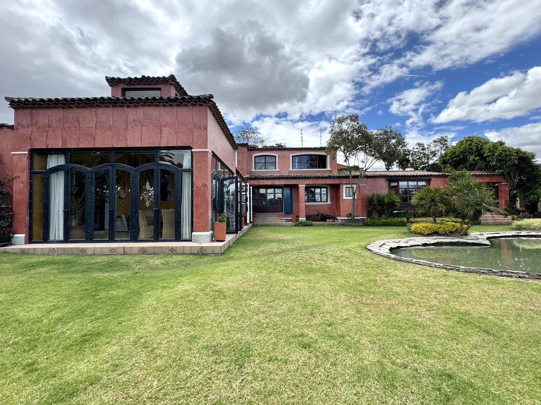 House in Quito, Pichincha, Ecuador 2 - 18065348