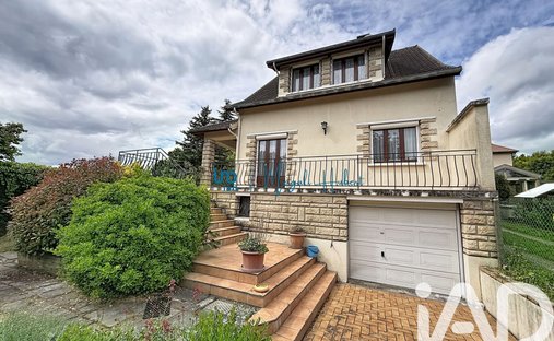 House in Vieux Village-Murs du Parc, Marolles-en-Brie, France 1