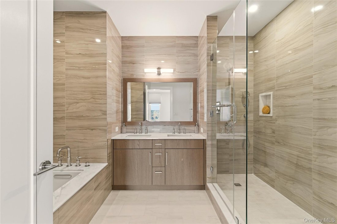 Condo in Glen Cove, New York, United States 4 - 17352830
