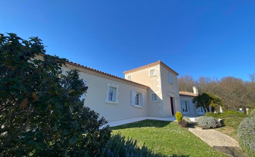 Maison à Reignac, Nouvelle-Aquitaine, France 1