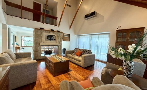 House in Castelar, Buenos Aires Province, Argentina 1