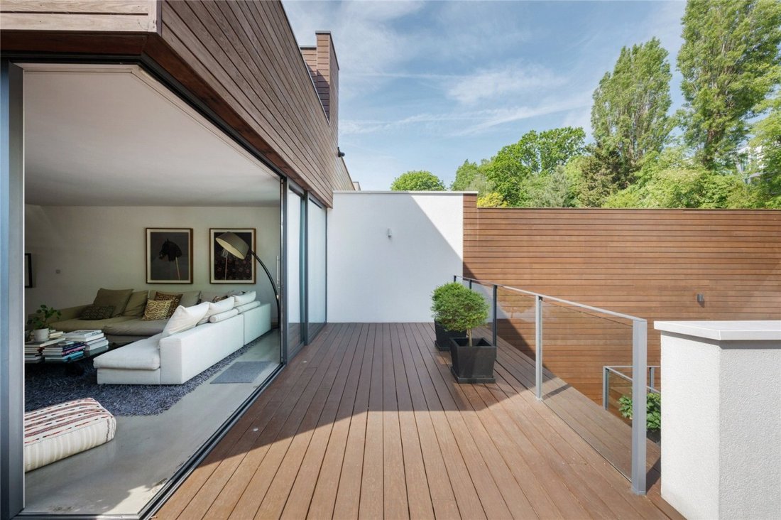 House in Holly Village, Haringey, England 4 - 18062780