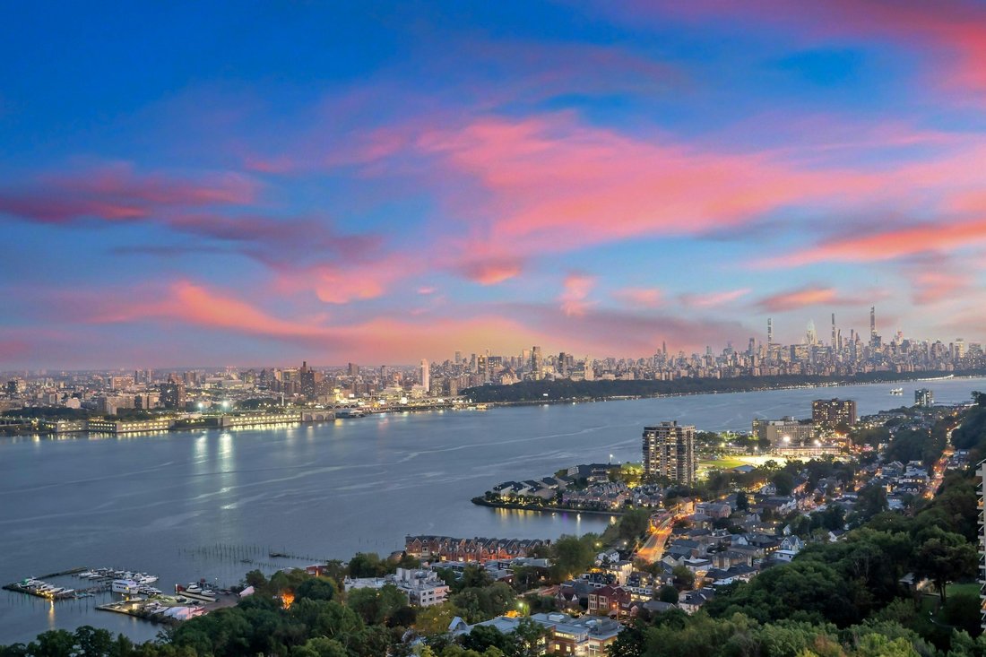 Co Op in Fort Lee, New Jersey, United States 2 - 18062000
