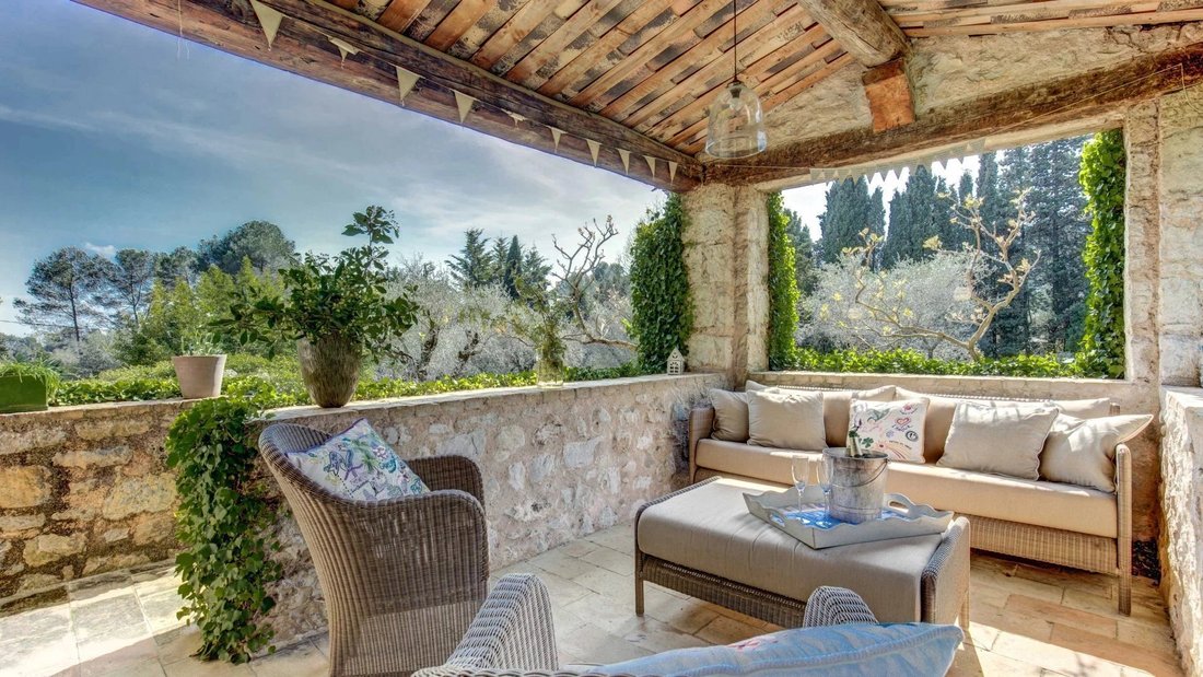 Villa in Nord, Roquefort-les-Pins, France 4 - 18063060