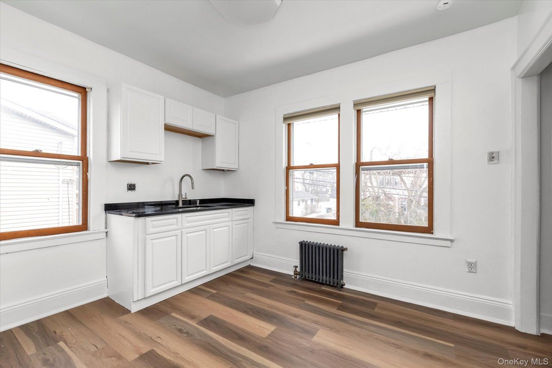 Lynbrook, New York, United States 4 - 18063876