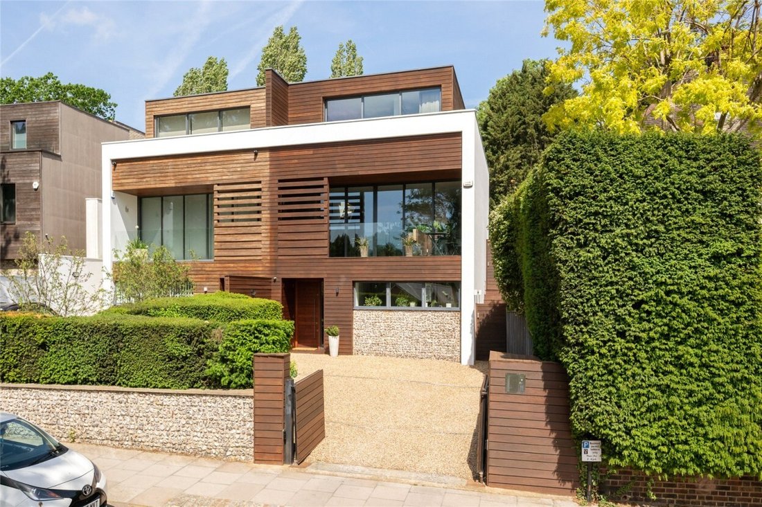 House in Holly Village, Haringey, England 3 - 18062780