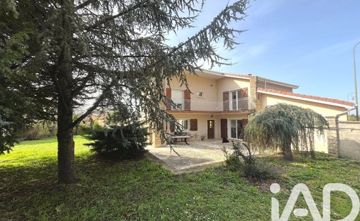 House in Chaponnay, Auvergne-Rhône-Alpes, France 1