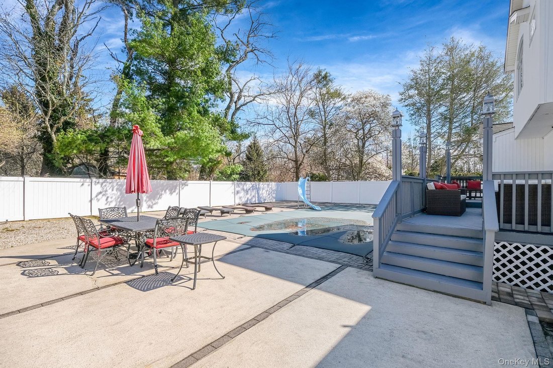 House in Smithtown, New York, United States 5 - 17646657