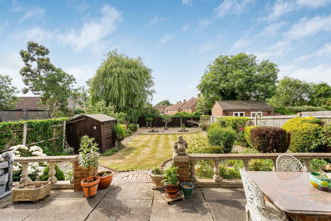 House in Great Stanmore, Harrow, England 2 - 18062877