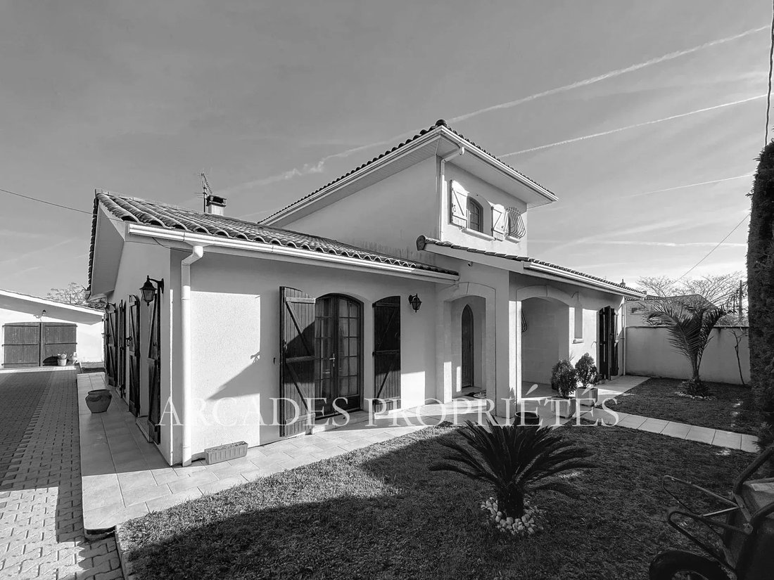 House in Birambits, Begles, France 1 - 18061324