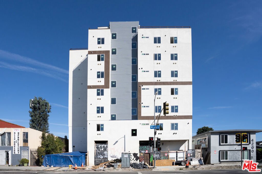 Los Angeles, California, United States 2 - 18062958