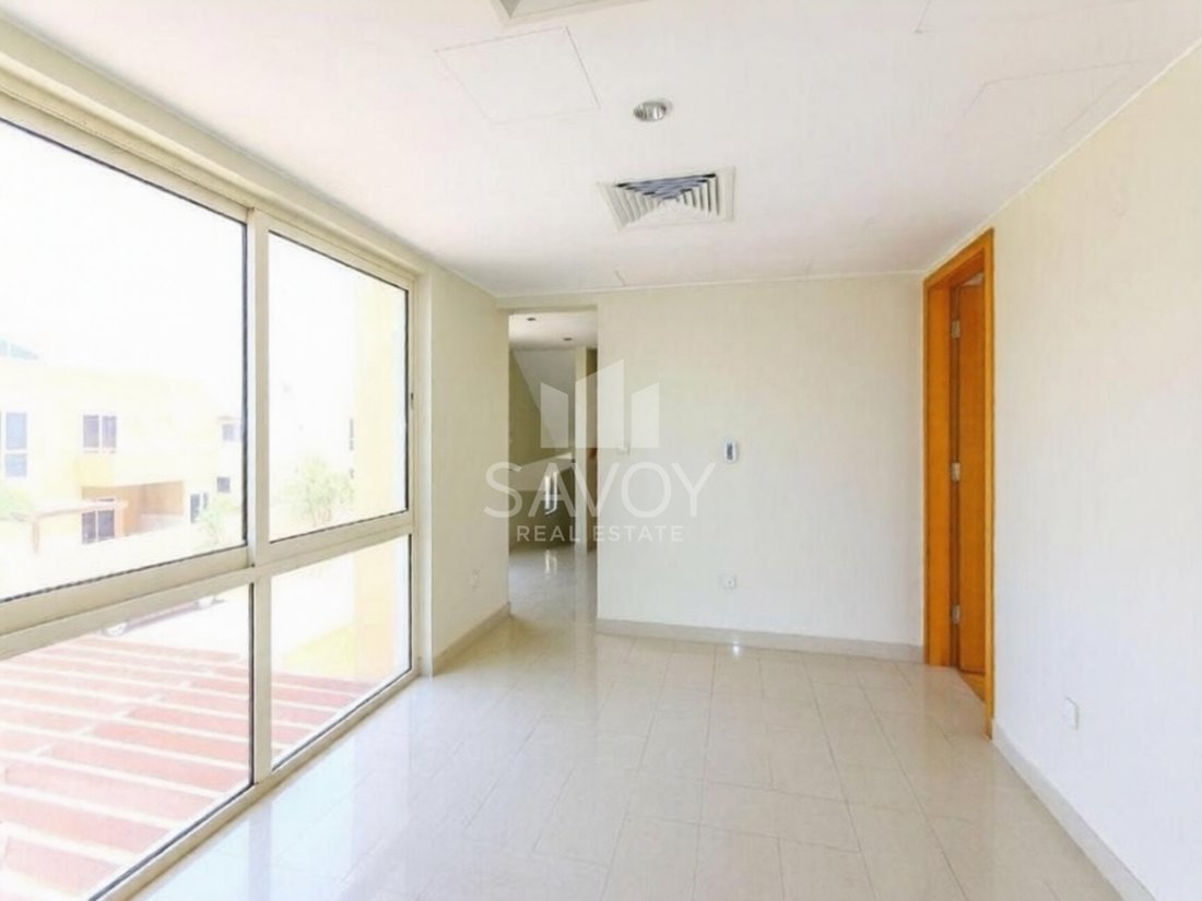 Townhouse in Khalifa City, Abu Dhabi Emirate, United Arab Emirates 4 - 18064470