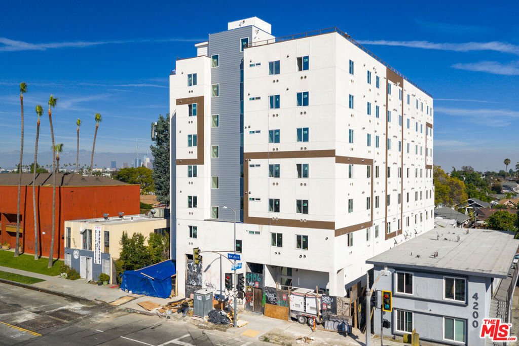 Los Angeles, California, United States 4 - 18062958