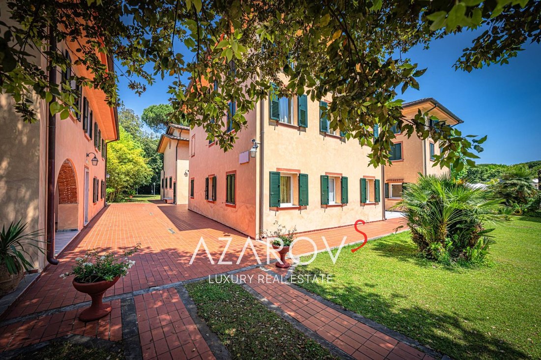 Villa in Poveromo, Massa, Italy 2 - 18062841