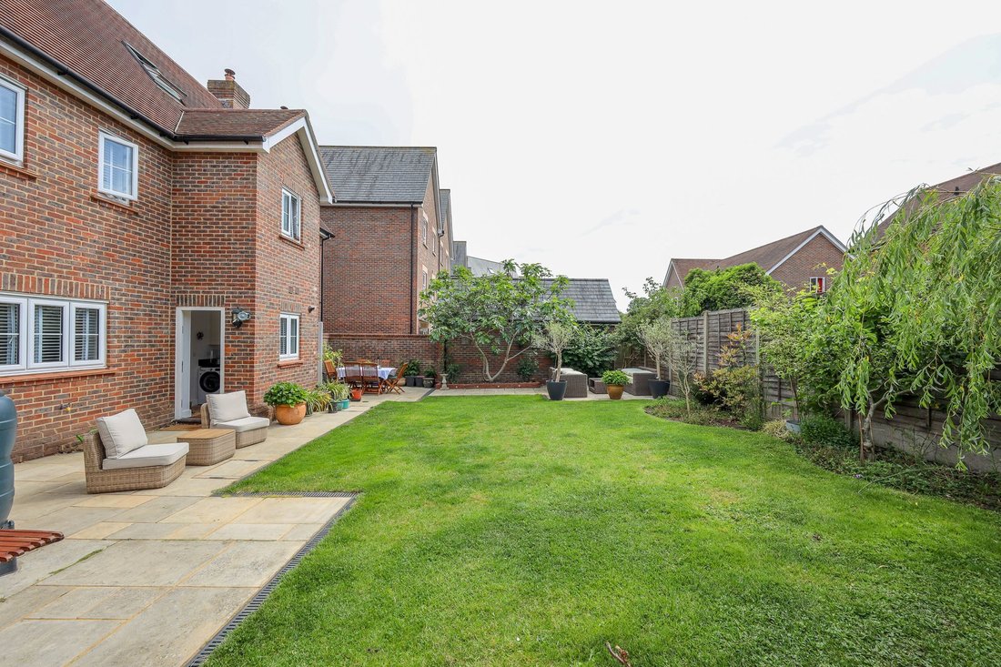 House in Burgess Hill, England 2 - 18061133