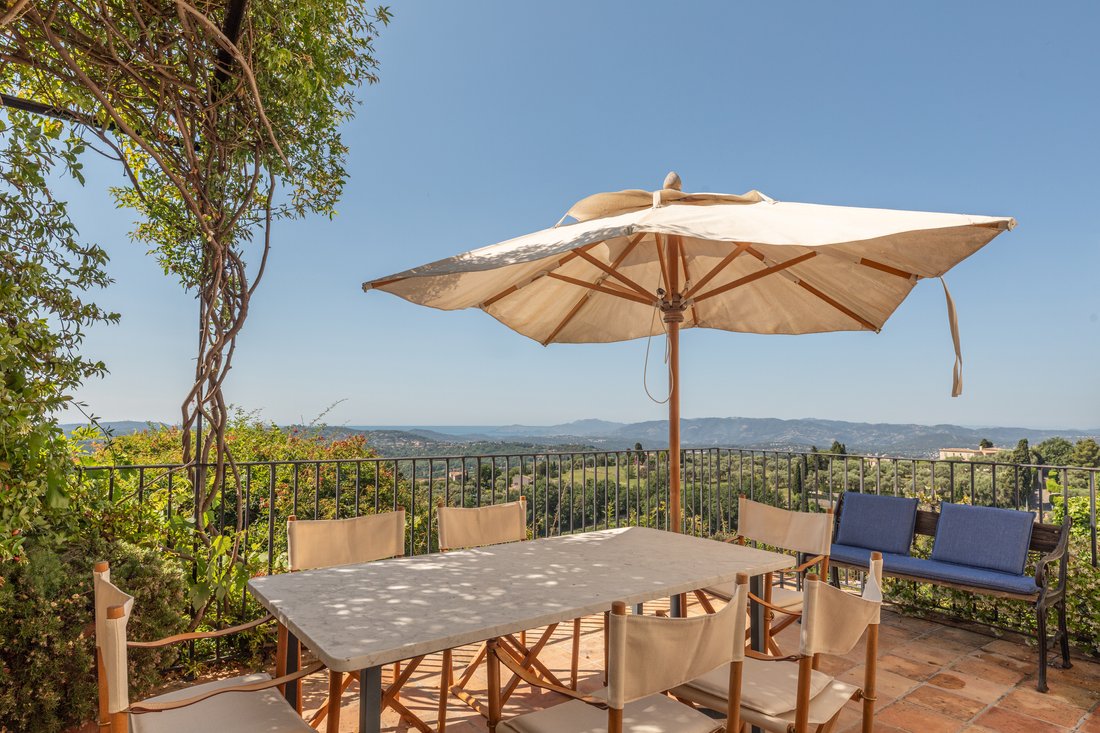 Châteauneuf-Grasse, Provence-Alpes-Côte d'Azur, France 1 - 18064492