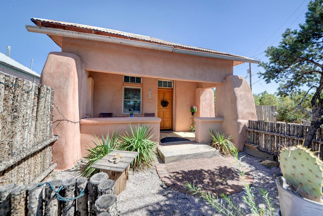 Albuquerque, New Mexico, United States 1 - 18062731
