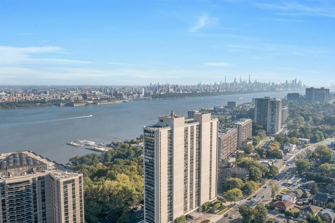 Co Op in Fort Lee, New Jersey, United States 1 - 18062000