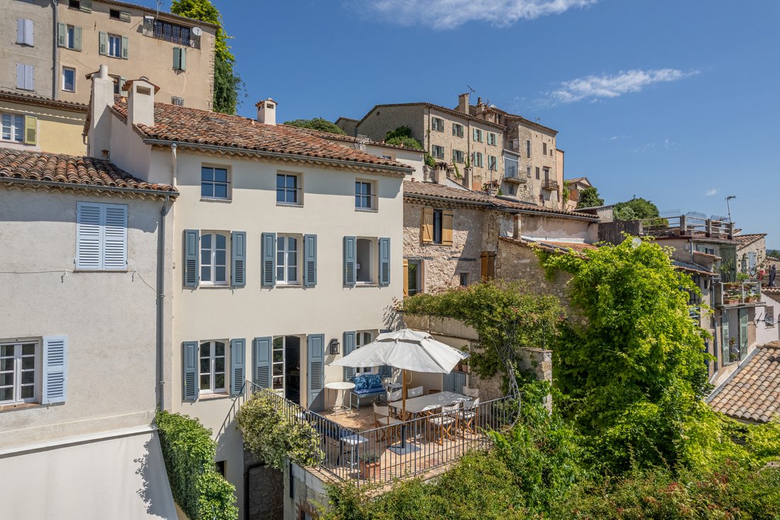 Châteauneuf-Grasse, Provence-Alpes-Côte d'Azur, France 2 - 18064492