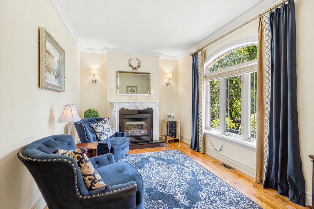 House in Hamilton, Ontario, Canada 5 - 18064655