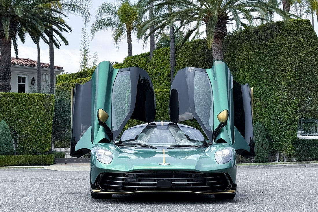 Coupe in West Hollywood, CA, United States 3 - 17986824