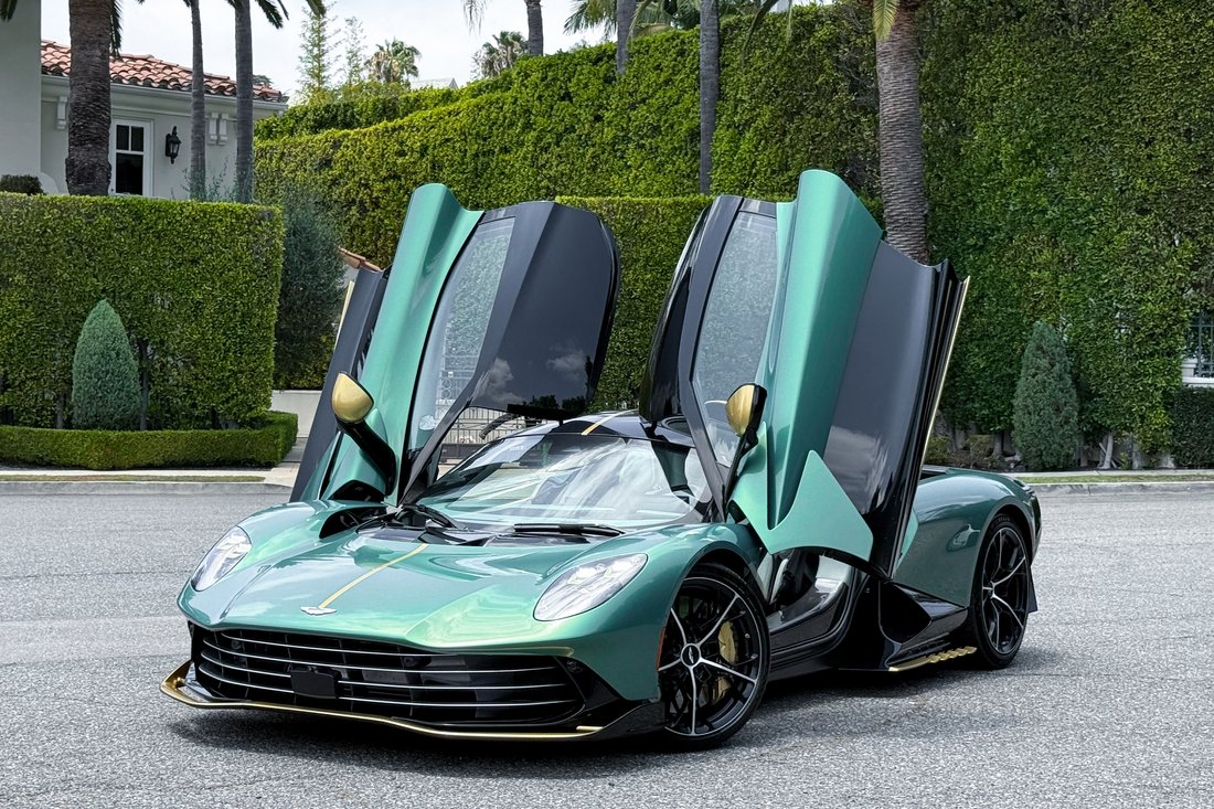Coupe in West Hollywood, CA, United States 1 - 17986824