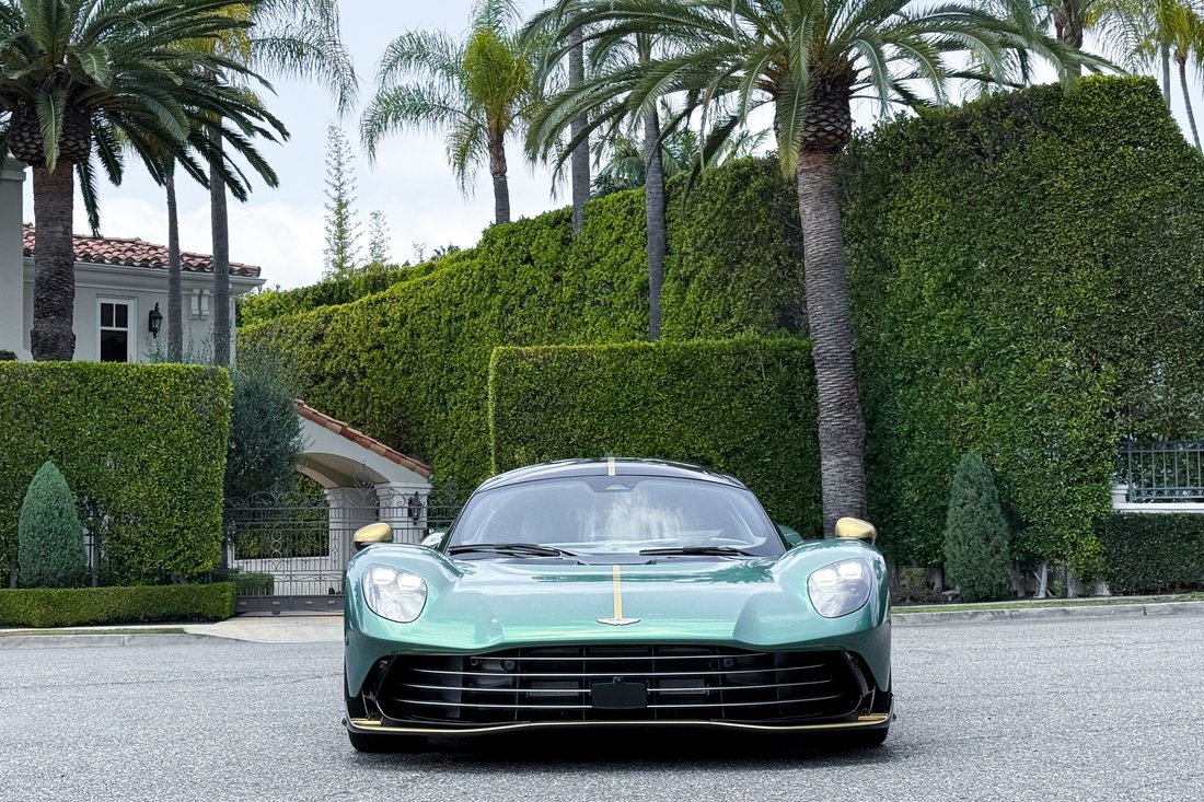 Coupe in West Hollywood, CA, United States 4 - 17986824