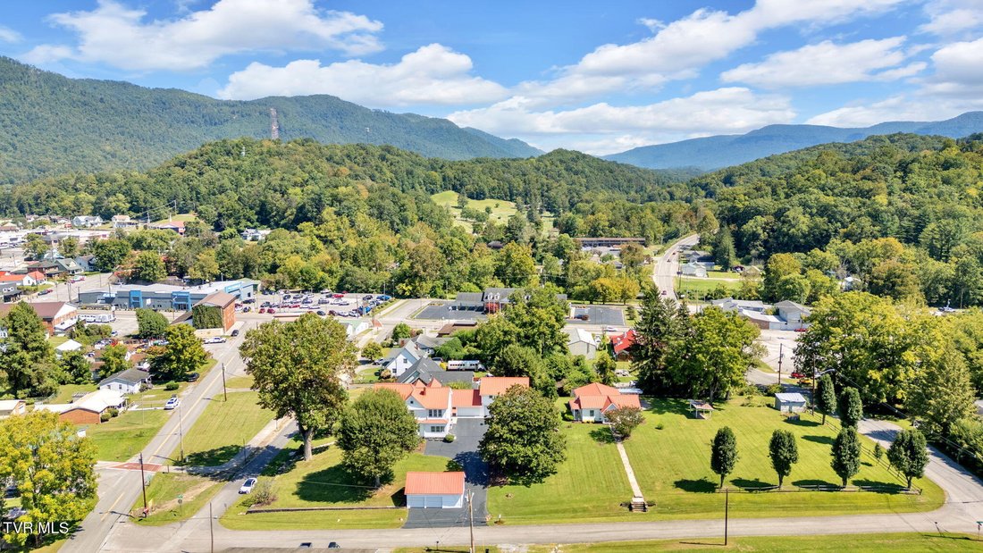 House in Big Stone Gap, Virginia, United States 3 - 18067044