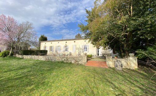 House in Bayon-sur-Gironde, Nouvelle-Aquitaine, France 1
