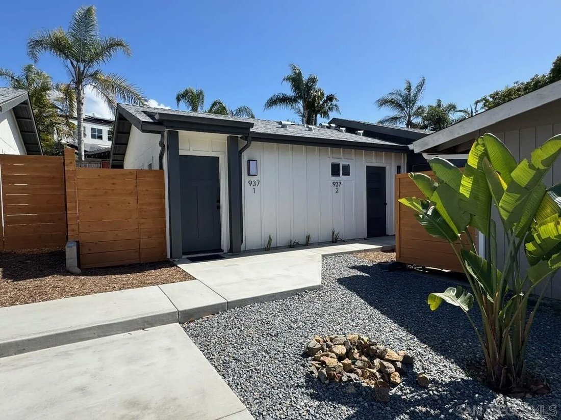 Encinitas, California, United States 2 - 18066383