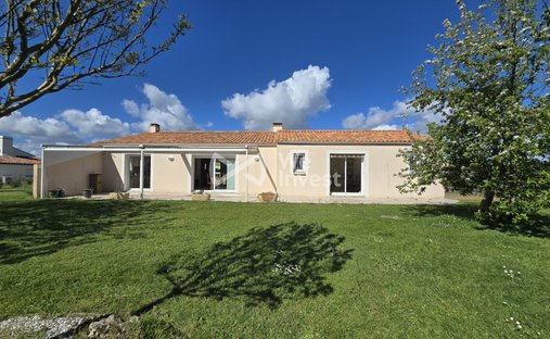 House in Jard-sur-Mer, Pays de la Loire, France 1