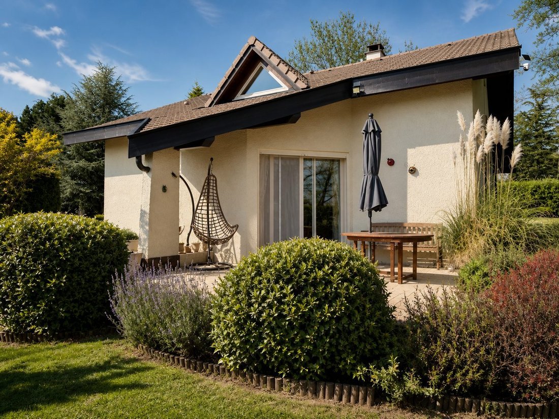 Haus in Gex, Auvergne-Rhône-Alpes, Frankreich 1 - 18068854