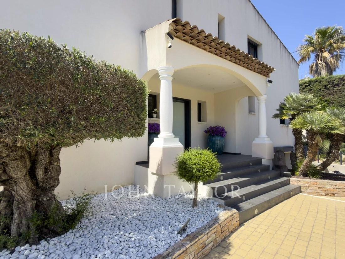 Villa in Le Rove, Provence-Alpes-Côte d'Azur, France 2 - 18067647