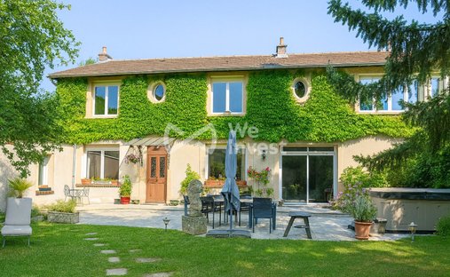 House in Les Essarts-le-Roi, Ile-de-France, France 1