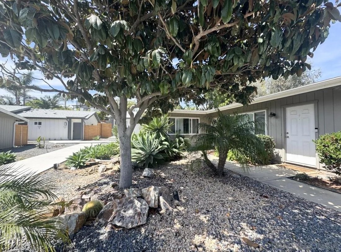 Encinitas, California, United States 5 - 18066383